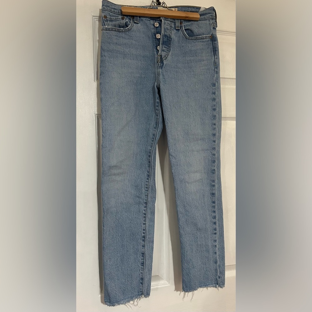 Levi's wedgie Straight Leg Jeans in Light Blue Wash